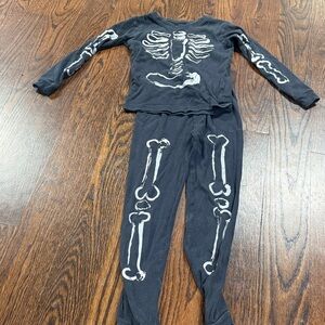 Carter’s Boys Black Gray 2pc Halloween skeleton Pajama Set Size 7